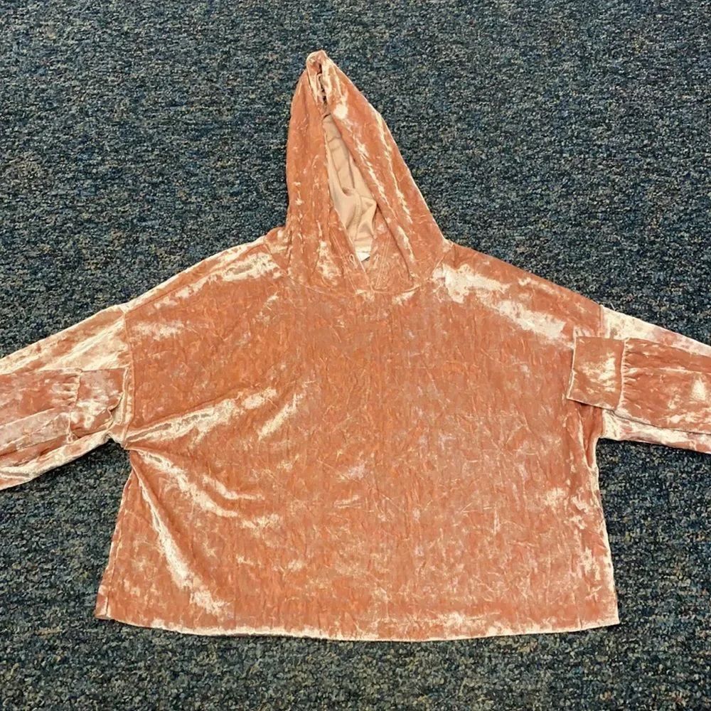 Ivoire Pink Velvet Crop Hoodie sz. S